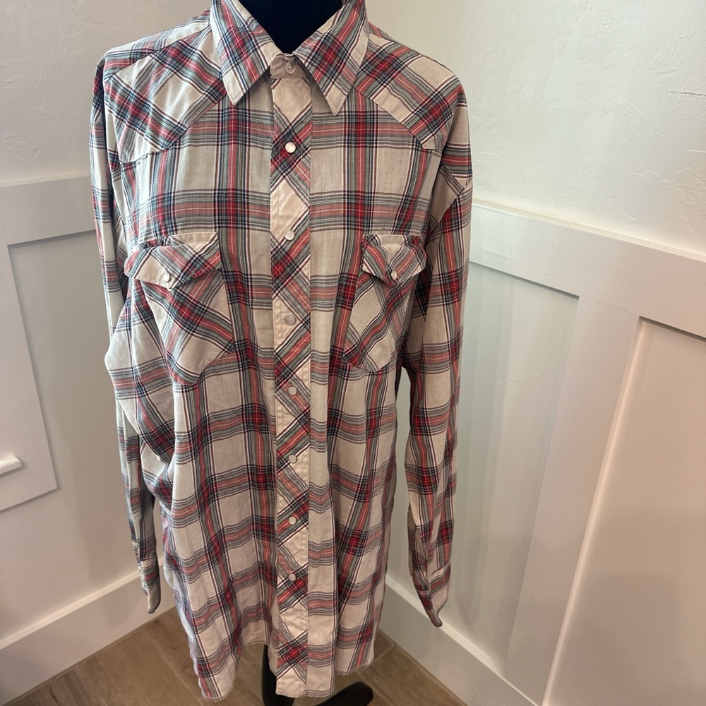 Vintage Wrangler Men's Red and‎ White Checkered Shirt with Pearl Snap Buttons